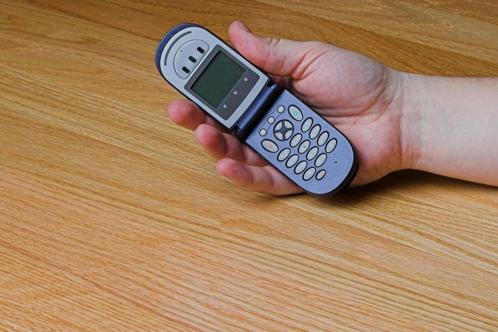 Top 5 Reasons to Reconsider Using Flip Phones in Today’s Tech World