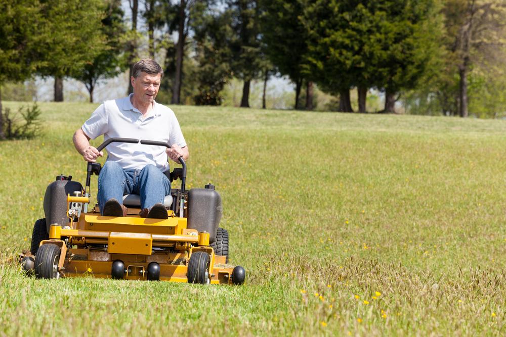 Advantages and Features of Ride-On Lawn Mowers