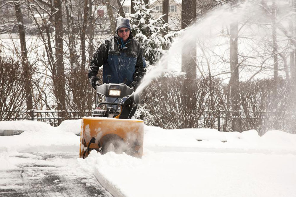 Winter Garden Maintenance: Choosing the Right Snow Clearing Equipment