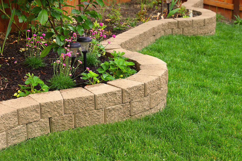 Rubber Mulch vs. Artificial Turf: A Complete Comparison