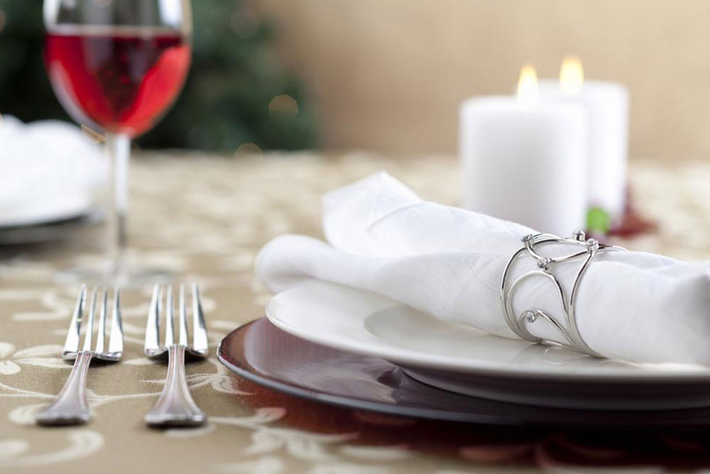 Mastering the Art of Setting a Stylish and Elegant Table