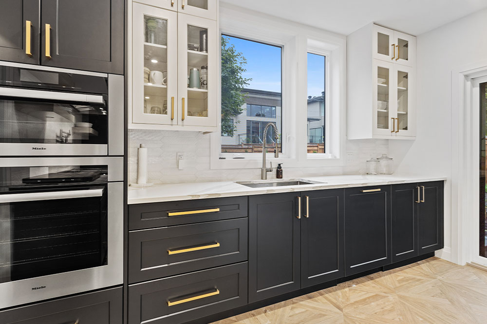 Selecting the Perfect Colors for Your Kitchen Cabinets