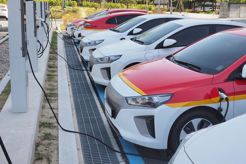 Best Cyber Monday 2023 Deals on Electric Vehicles and Leasing Options
