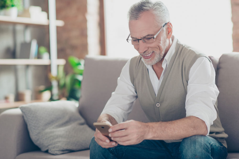 Top Smartphone Plans Designed for Seniors
