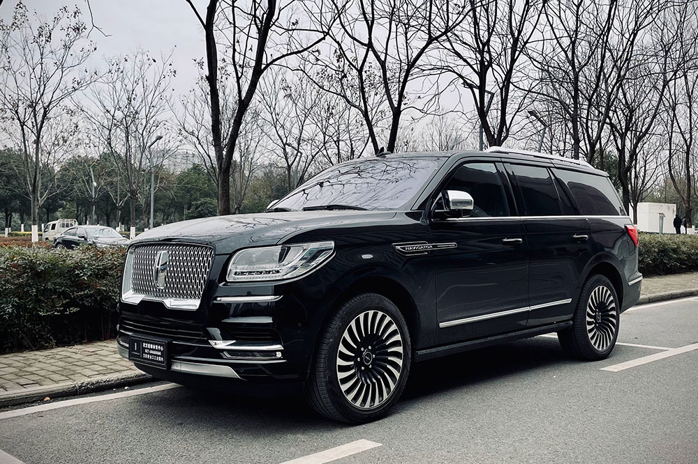 Key Factors to Consider When Purchasing a Luxury Vehicle