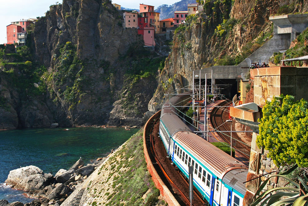 Top 5 Scenic Italy Train Journeys