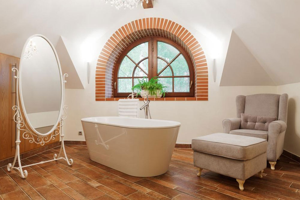 Top Benefits of Choosing a Vintage Clawfoot Bathtub