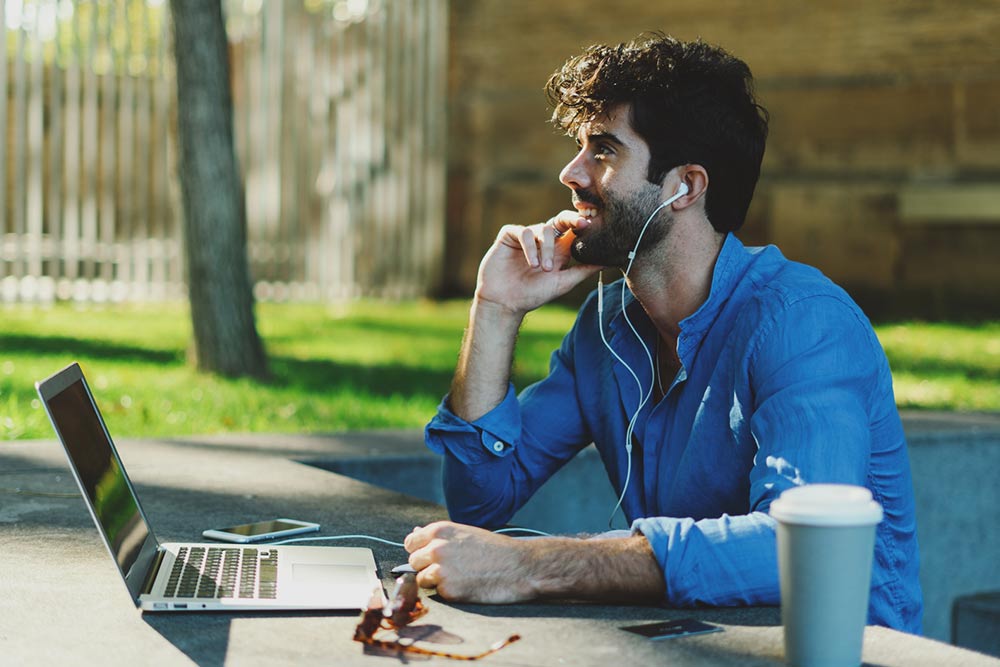 Essential Guide for Independent Musicians to Compose and Record Their Songs