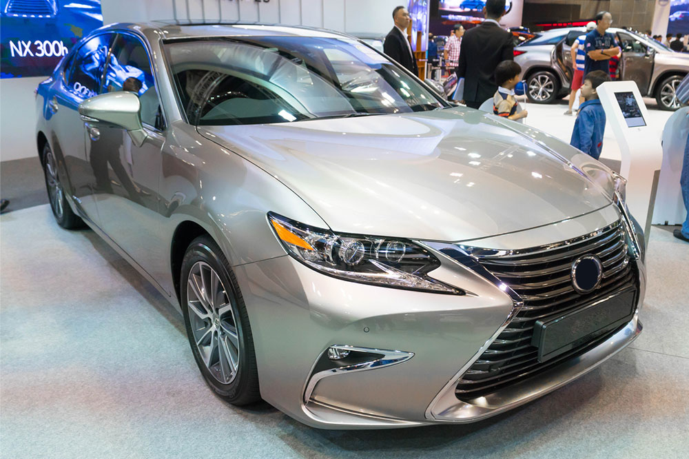 Discover the Luxuries of the Lexus LS 400