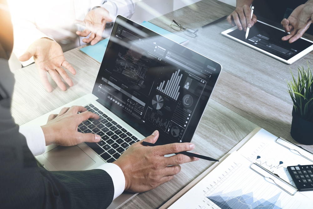 Complete Guide to Choosing the Best Field Service Management Software for Your Business