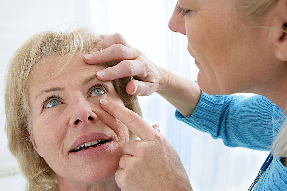Comprehensive Guide: Effective Strategies to Slow Age-Related Macular Degeneration Progression