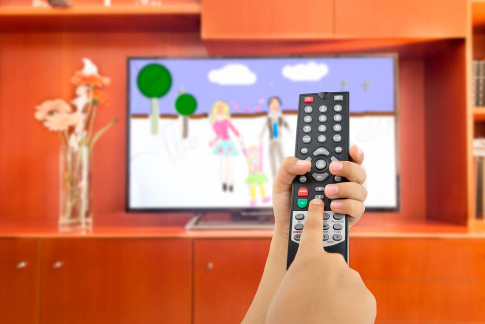 Advantages of Choosing a Compact Television for Your Space
