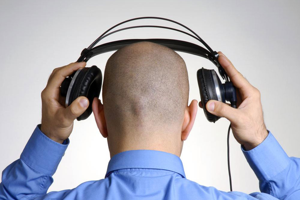 Premium On-Ear Headphones for Enthusiasts and Commuters: The Latest Models Reviewed