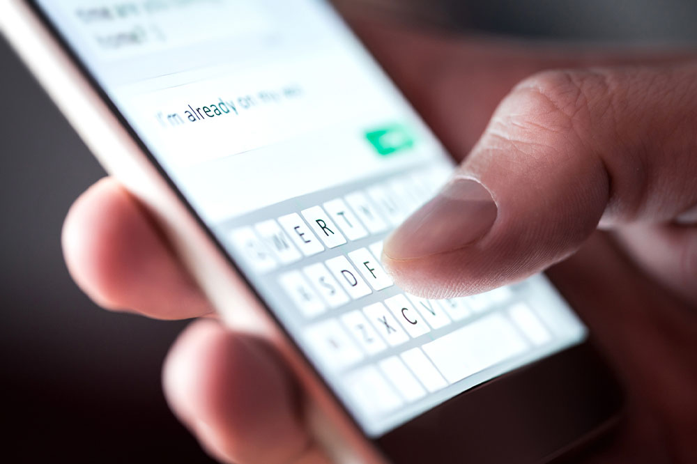 Comparing Text Messaging and Instant Chat Applications