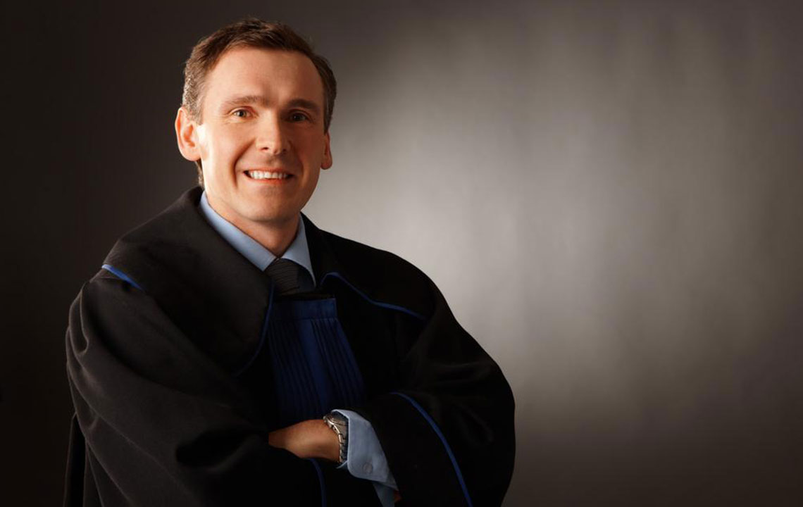 How to Choose and Hire a Personal Injury Lawyer After a Car Accident