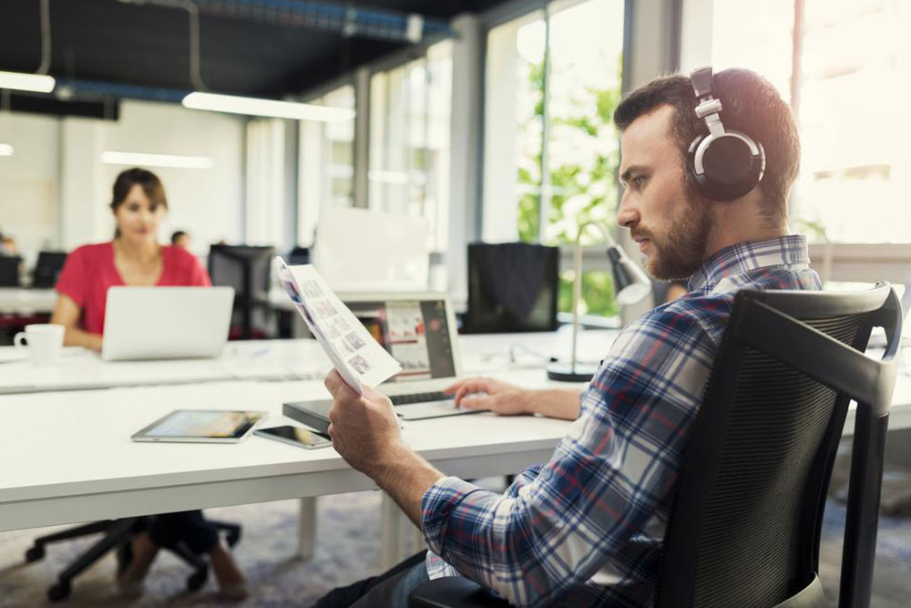 Advantages and Disadvantages of Pursuing an Online MBA Program