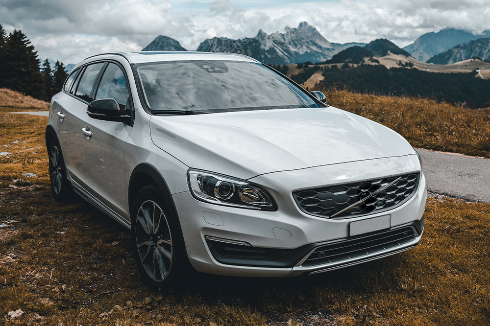 Discover the Top Features of the Elegant Volvo V90 Station Wagon