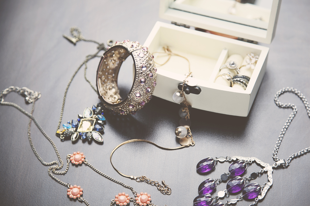 Trending Jewelry Styles and Tips for Choosing the Perfect Accessory