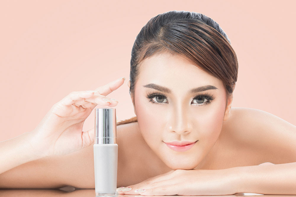Effective Strategies and Products to Combat Skin Aging Naturally