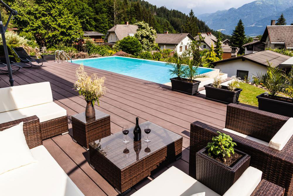 Stylish and Modern Poolside Furniture Ideas for Your Next Gathering