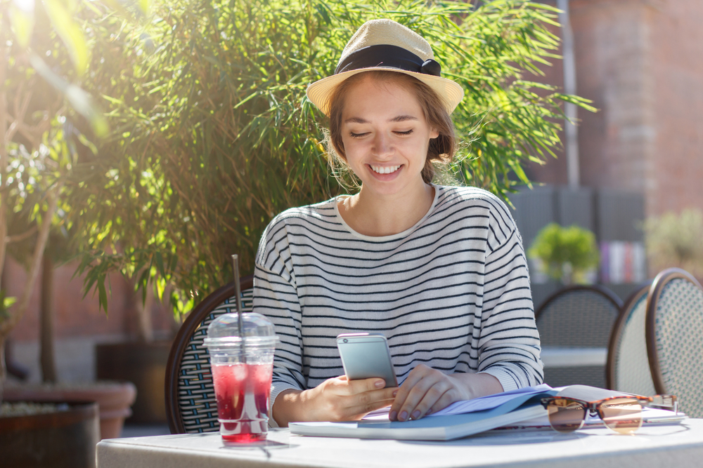 Comprehensive Guide to Prepaid Mobile Phones: Benefits, Plans, and Top Models