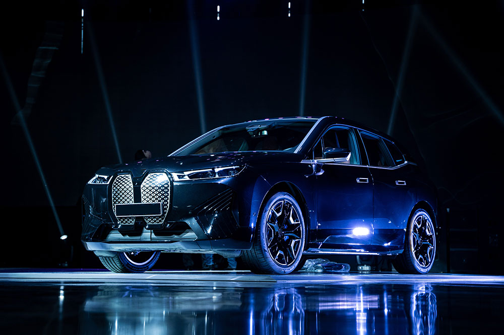 BMW iX: Redefining Luxury in the Electric SUV Market