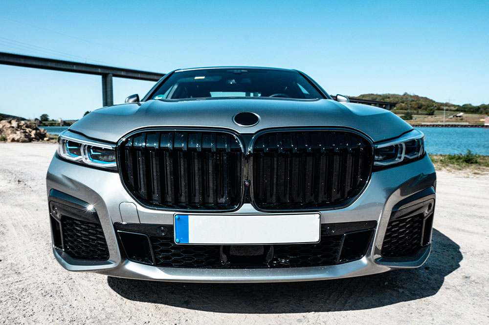 In-Depth Review of the Luxurious BMW 745e xDrive Plug-in Hybrid Sedan