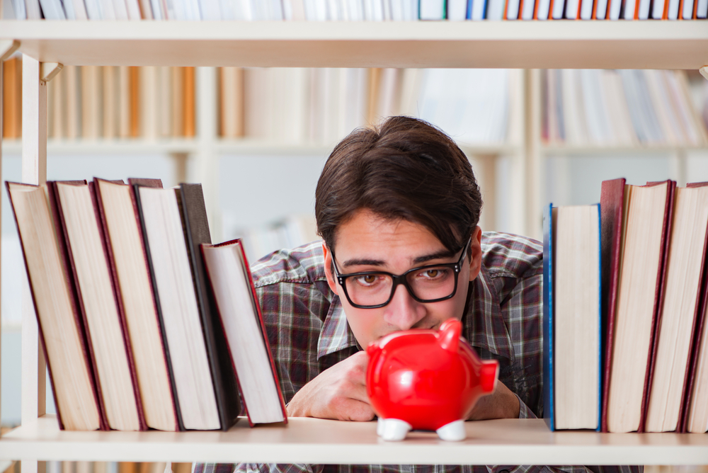 Comprehensive Guide to Securing Student Loans Without a Cosigner