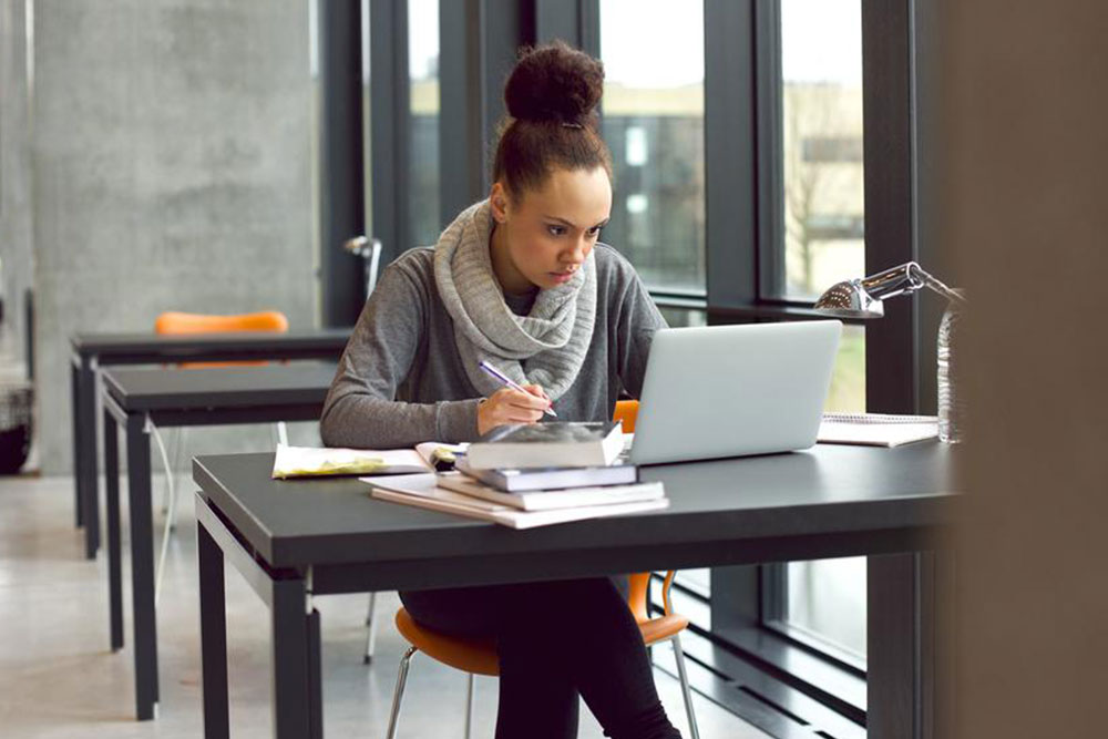 Advantages of Enrolling in an Online MBA Program