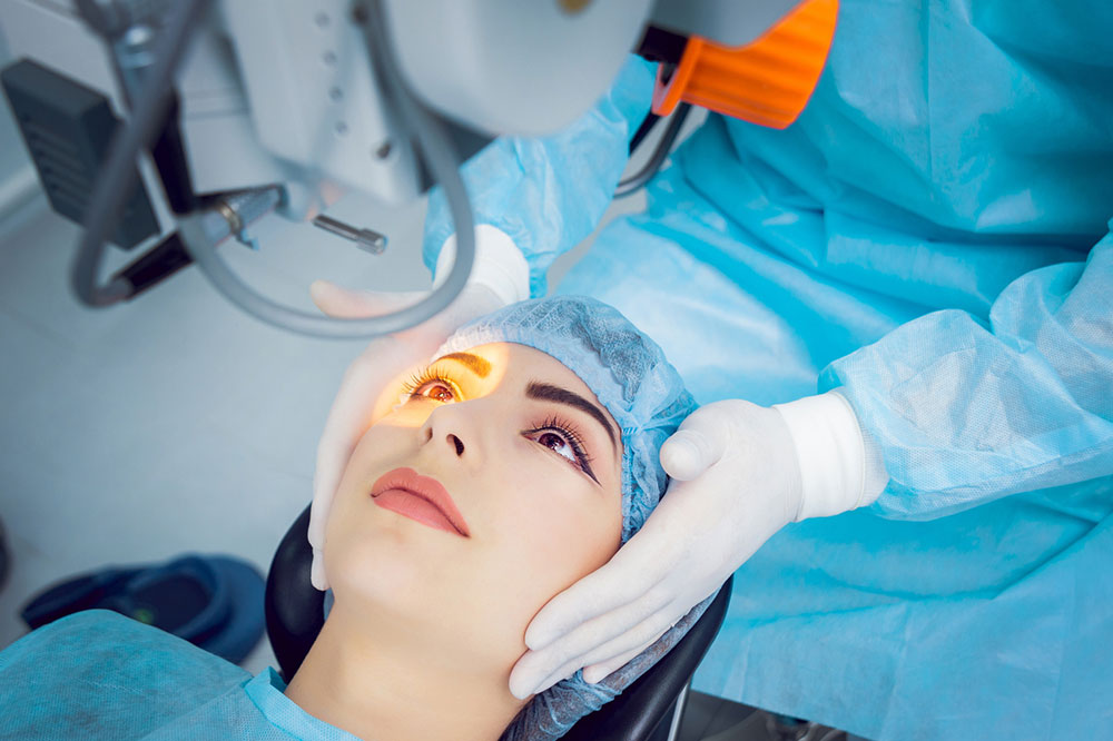 Comprehensive Guide to Macular Degeneration: Causes, Symptoms, and Modern Treatment Options