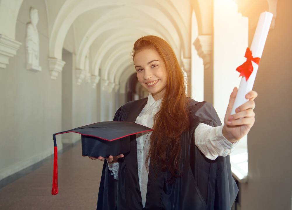 Advantages and Obstacles of Earning an Online MBA Degree