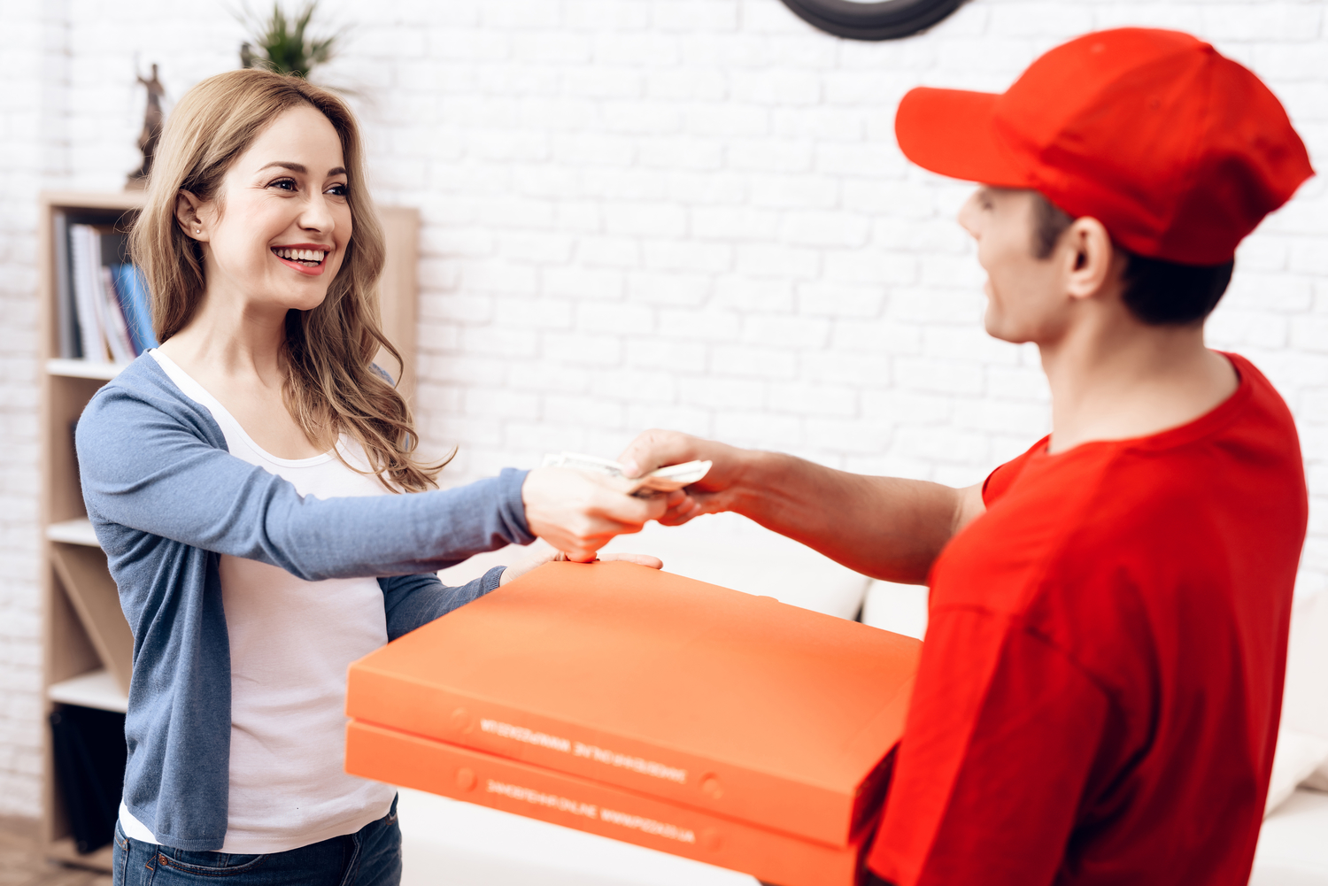 A Complete Guide to Ordering Pizza at Home