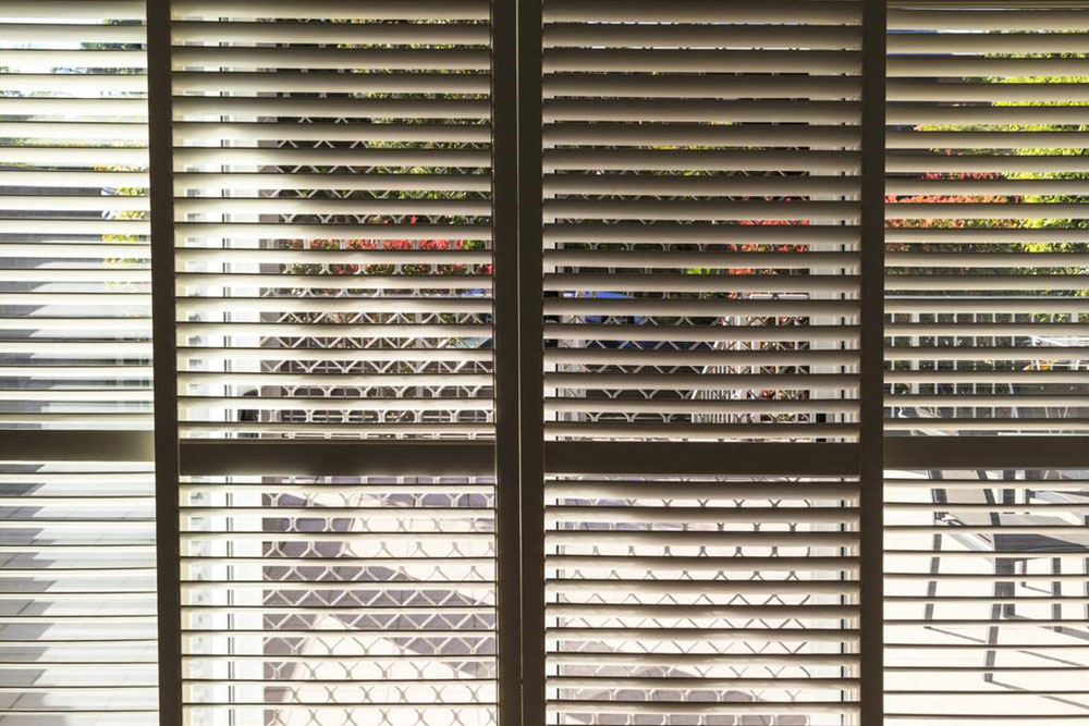 Top Benefits of Choosing Faux Wood Blinds for Your Bathroom