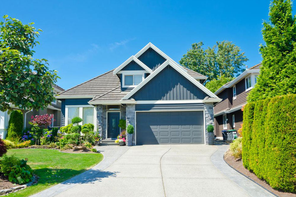 Premier Locations to Purchase High-Quality Garage Doors Along the Pacific Coast