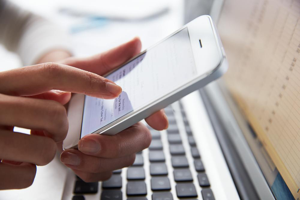 Top 4 Family Cell Phone Plans for Savings and Features