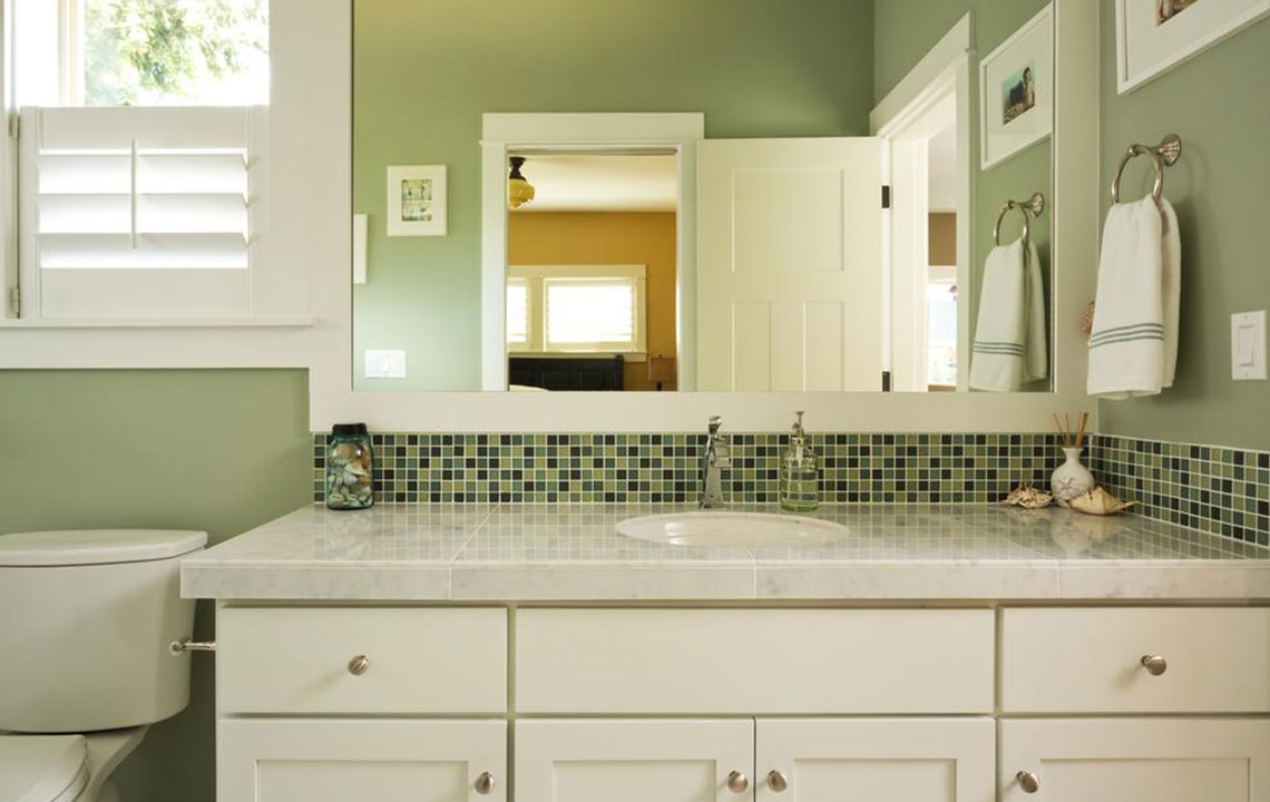 Choosing Between Single and Double Bathroom Vanities