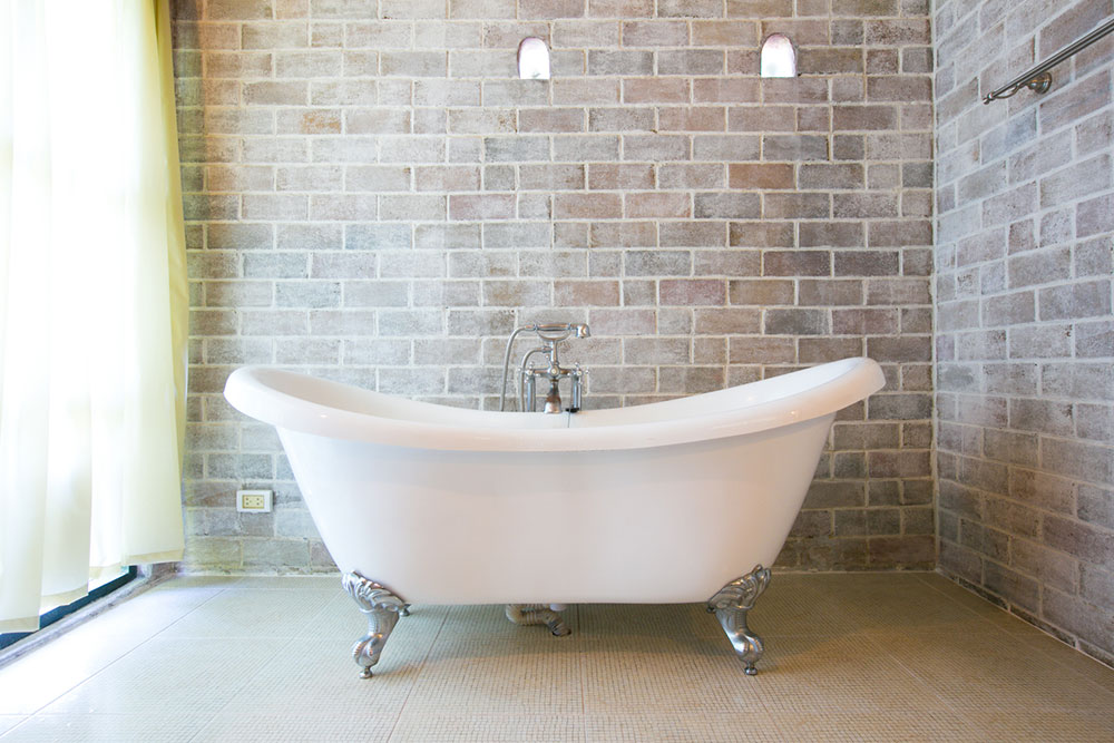 Top Advantages of Installing a Walk-In Bathtub
