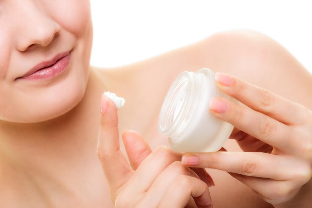 Ultimate Guide to Selecting and Applying Moisturizers for Dry Skin