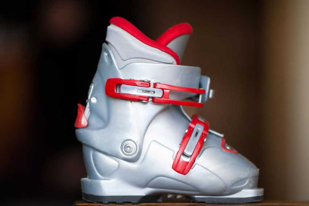 Top 5 Comfortable Downhill Ski Boots for Optimal Performance