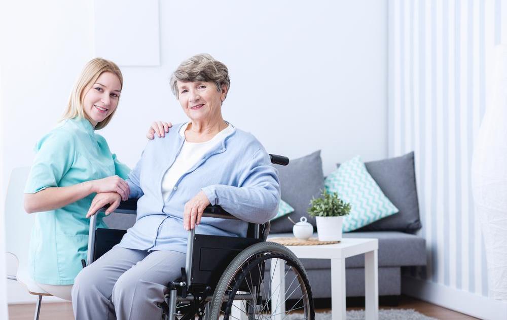 Key Factors to Consider When Choosing an Elderly Caregiver