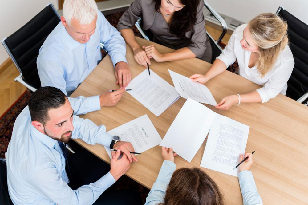 The Guide to Choosing Reliable Service Providers: Benefits and Potential Risks of Engaging Unknown Companies