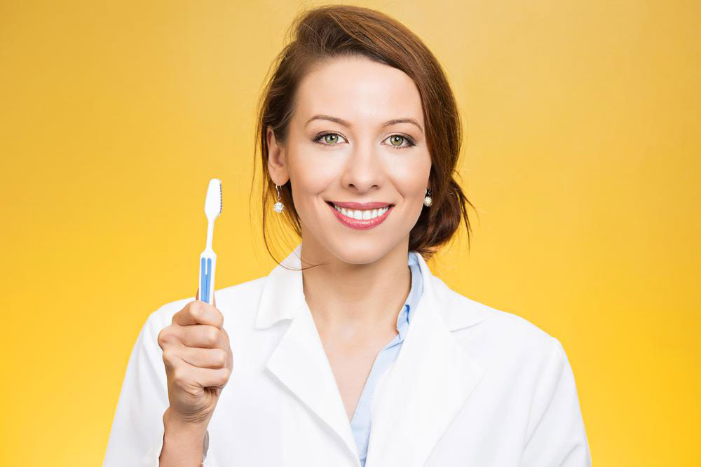 How Whitening Toothpaste Helps Achieve a Brighter Smile