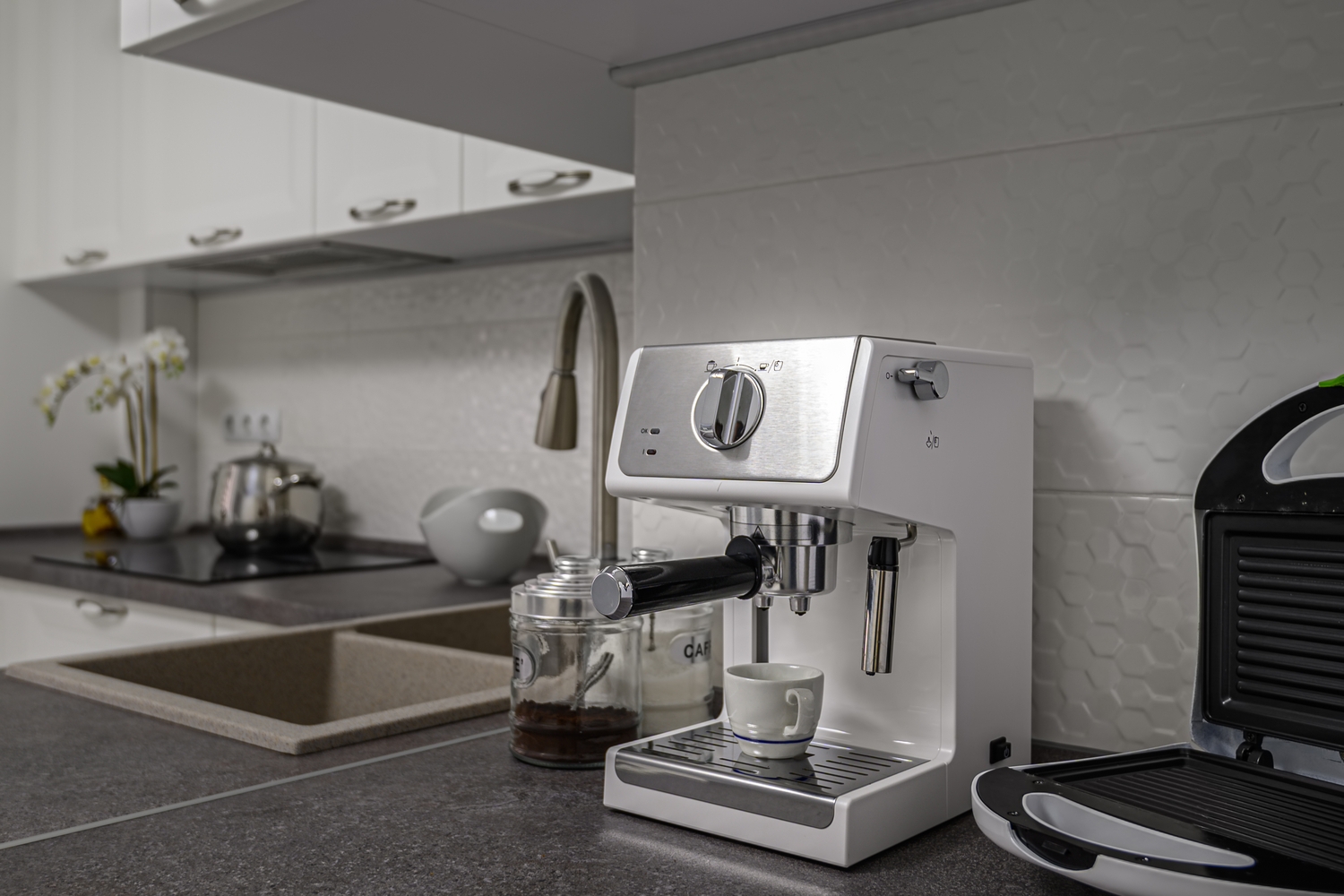 Top Black Friday 2024 Nespresso Promotions: Best Deals on Coffee Makers & Accessories