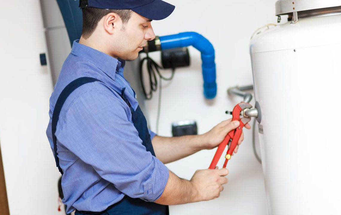 A Comprehensive Guide to Choosing Between Tank and Instant Water Heaters: Benefits, Drawbacks, and Practical Tips