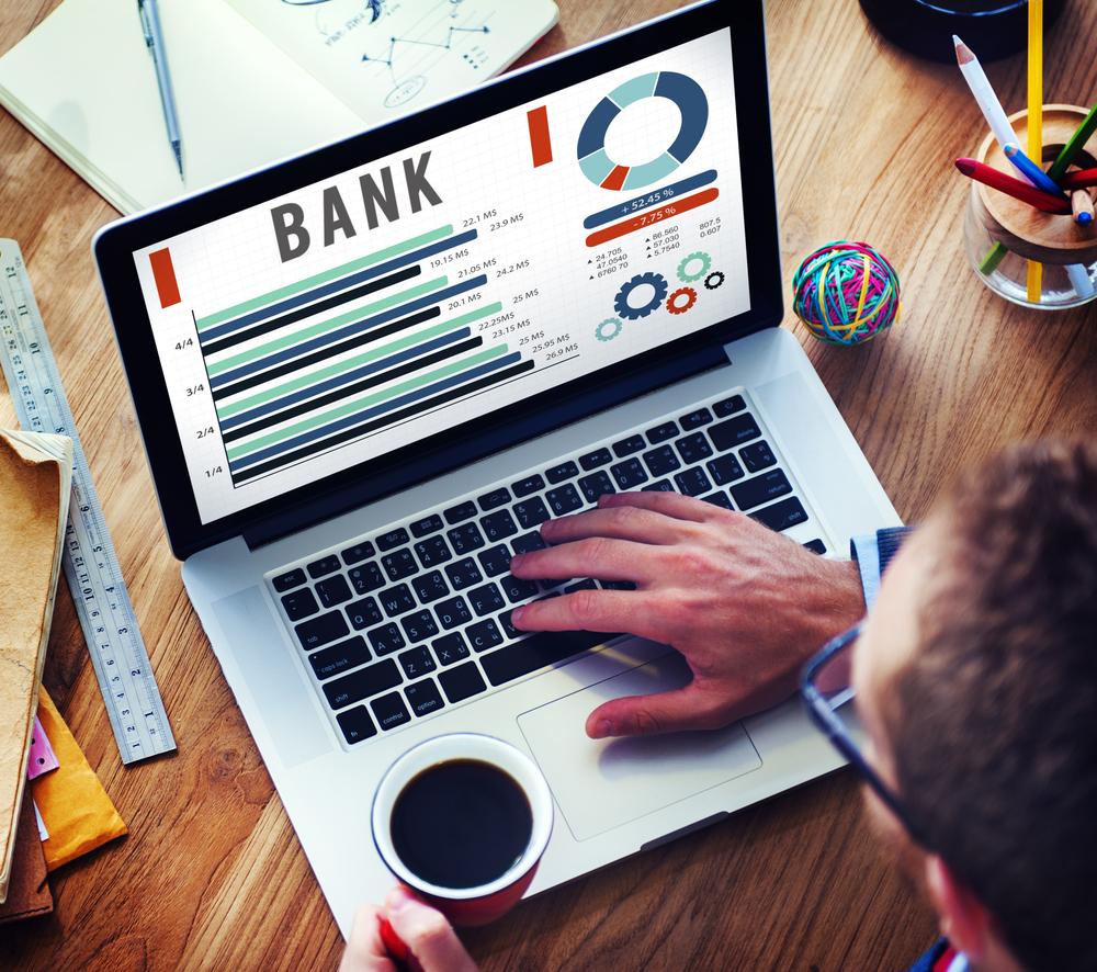 Advantages and Drawbacks of Investing Through Banks and Financial Entities