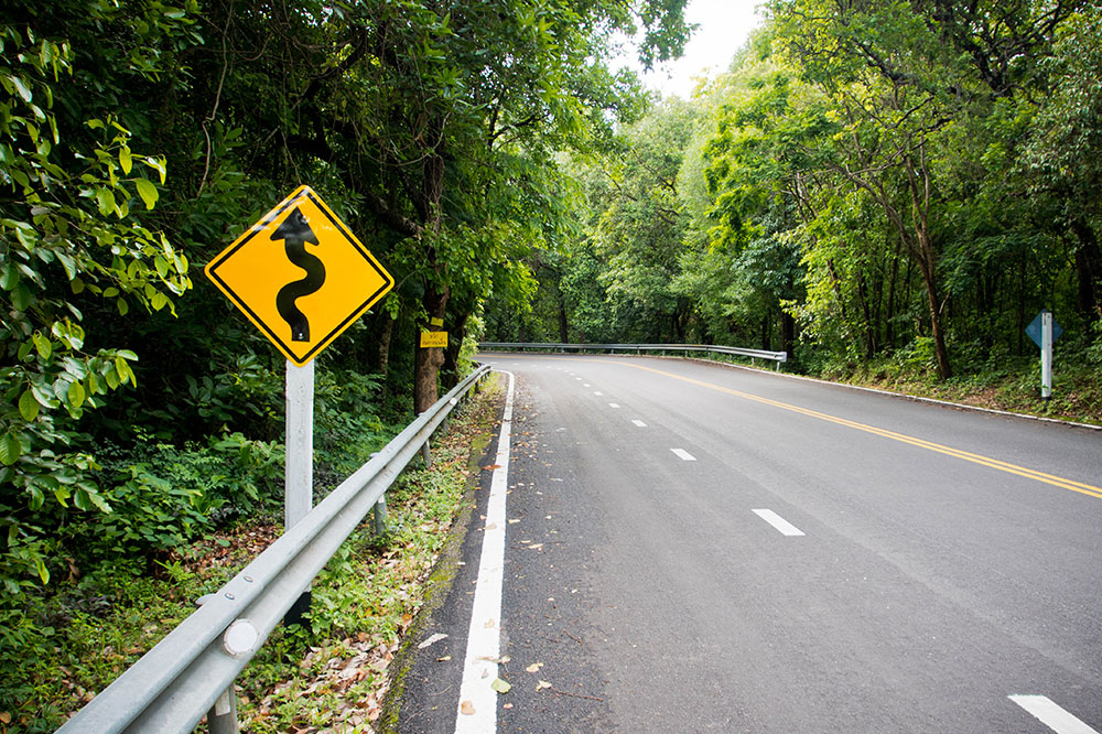 Essential Traffic Warning Signs Drivers Should Recognize