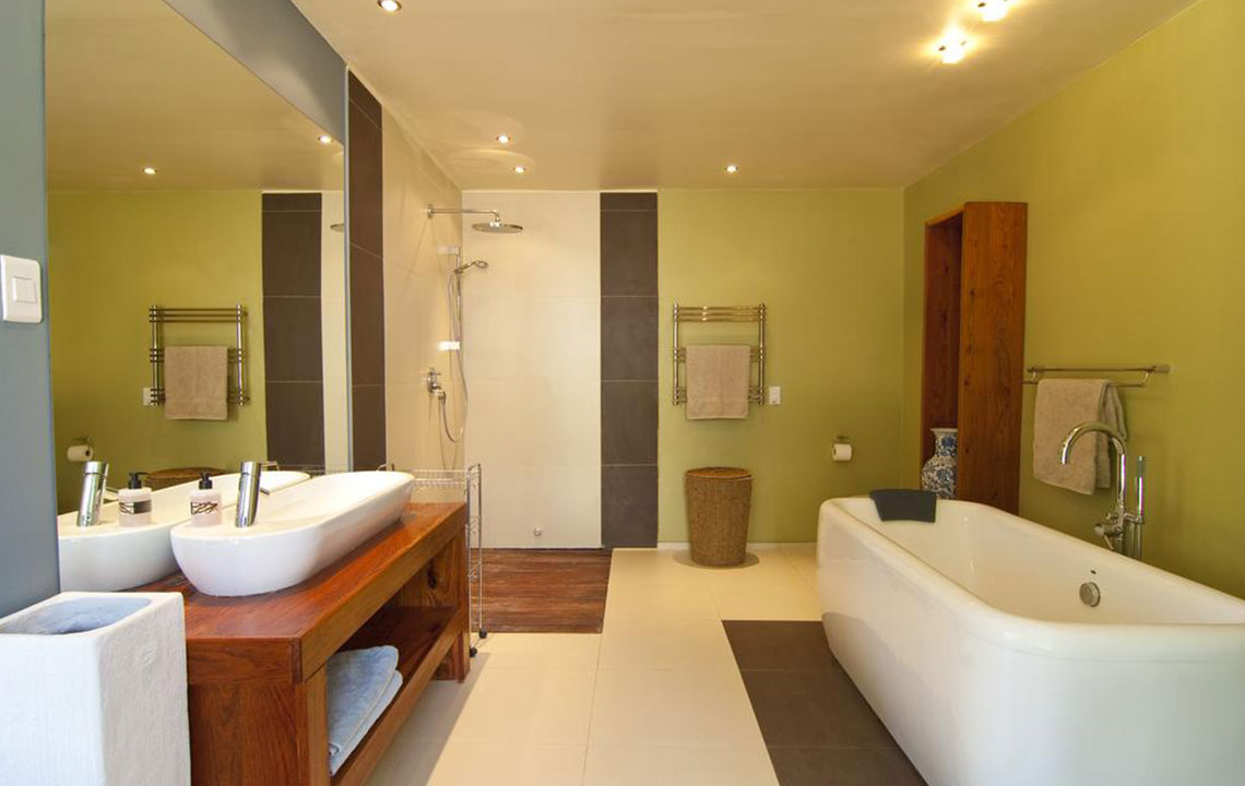 Best Walk-In Bathtubs for Seniors: Safety and Comfort Guaranteed