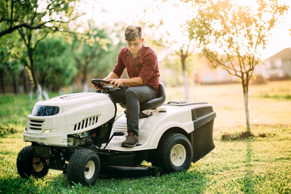 Effortless Lawn Care with John Deere Tractors