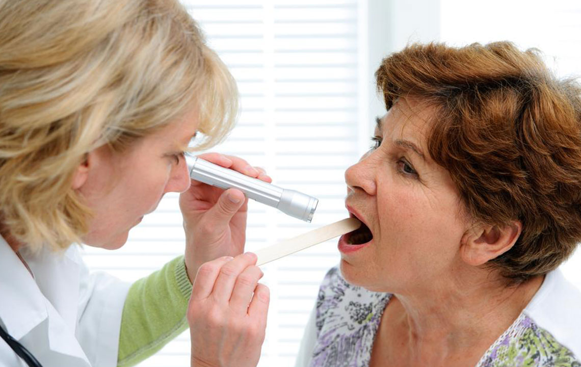 Managing Allergic Sore Throat Symptoms Effectively