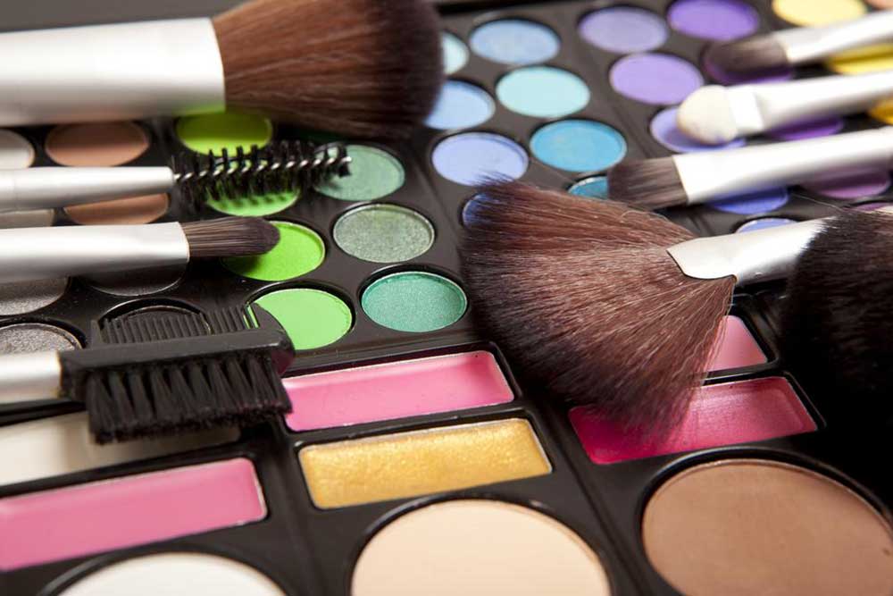 Top 5 Foundations for Achieving Flawless and Natural Skin Look